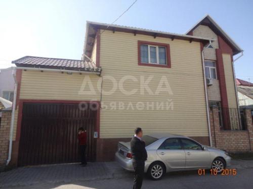 Продаю дом 10-ком., 322кв. м., этаж-2, 3-сот., стена кирпич, бишкек.