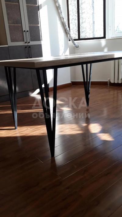 Кухонный стол.