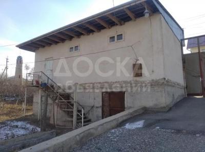 Продаю дом 2-ком. 15кв. м., этаж-1, 8-сот., стена кирпич, Жарыя Жарыя Жарыя !!!  Памир-Алай жолунун 9 - км  Манас айылында 8 сотых участок,времянкасы жолдун боюнда 50 кв метр иштеп жаткан магазини , стандарт сарайы менен сатылат . Забору,  таза суусу , ар