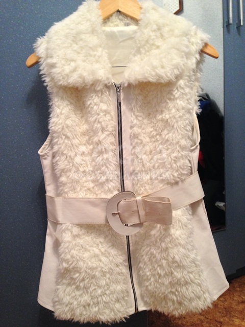 Женская безрукавка из искусственного овечьего меха, абсолютно новая! фото внутри