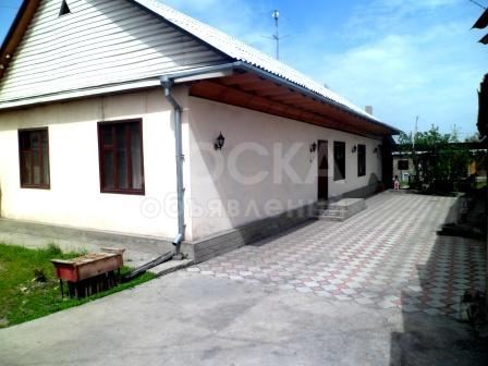 Продаю 5-ком., 100кв. м., этаж-1, 5-сот., стена кирпич, ул.Огонбаева,