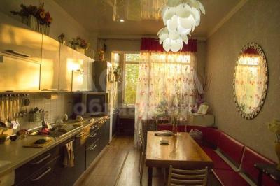 Продаю 3-комнатную квартиру, 93кв. м., этаж - 4/5, Набережная - Ахунбаева.