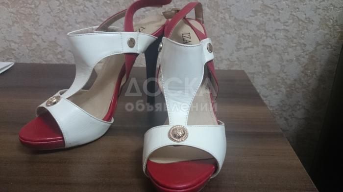 Продаю босоножки