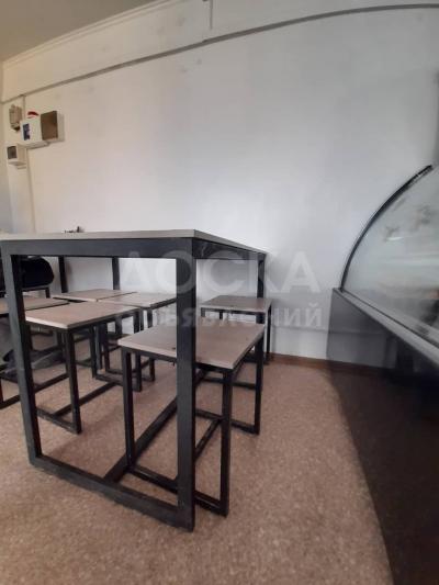 Продаю столы, стеллажи, 1-а спальная кровать с матрацем