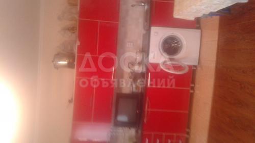 Продаю дом 3-ком., 200кв. м., этаж-2, 4-сот., стена кирпич, Бишкек.