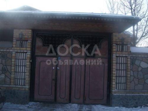 Продаю дом 5-ком., 200кв. м., этаж-2, 4,5-сот., стена другое, г.Бишкек, ул. Троицкая, д.23.