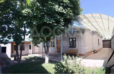 Продаю дом 4-ком., 196кв. м., этаж-1, 4-сот., стена кирпич, Юнусалиева/Скрябина.