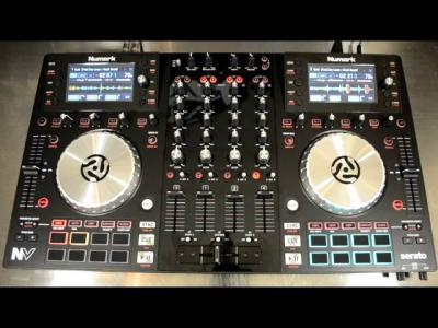 Продаю диджей контроллер numark nv!
