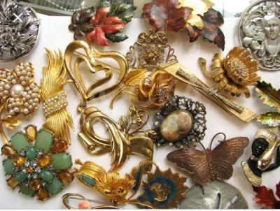 Золото Золото Золото в рассрочку без процентов . наш адрес г.Бишкек. торговый центр " Берекет Гранд" . 1- этаж 90- бутик.Т:0501 04 07 71