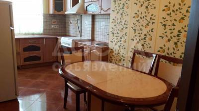 Продаю 3-комнатную квартиру, 84кв. м., этаж - 8/9, Центр! ул. Панфилова/Боконбаева..