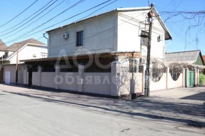 Продаю дом 5-ком. 267кв. м., этаж-2, 4.5-сот., стена кирпич, Ахунбаева/Бектенова.