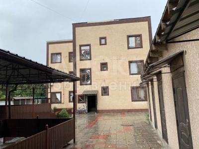 Продаю 2-комнатную квартиру, 60кв. м., этаж - 1/3, район церкви.