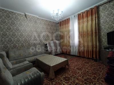 Продаю 2-комнатную квартиру, 49кв. м., этаж - 1/2, пишпек.