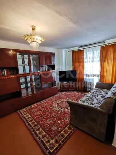 Продаю 2-комнатную квартиру, 42кв. м., этаж - 3/4, ул.Тыныстанова х ул.Суеркулова, Мед.Академия