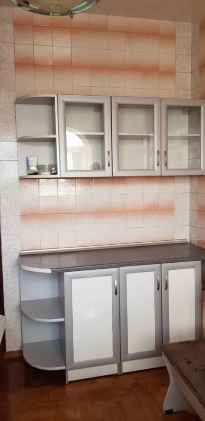 продаю стену кухонную и подставка под телевизор