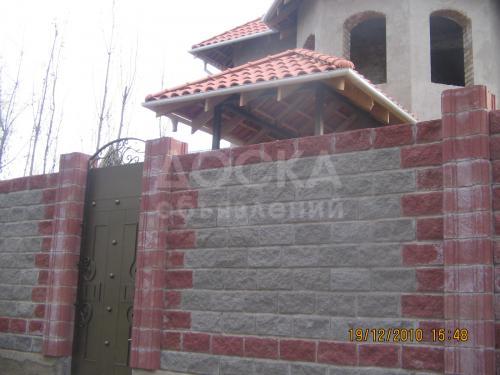 Продаю дом 6-ком., 250 квадратовкв. м., этаж-2, 7-сот., стена кирпич, Чолпон-Атинская, за КРСУ архитектурный факультет.