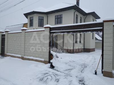 Продаю дом 5-комнатную 256кв. м., этаж-2, 5-сот., стена кирпич, Медерова/Панфилова..