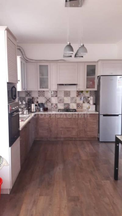 Продаю дом 5-ком. 200 квкв. м., этаж-2, 4-сот., стена кирпич, Арча-Бешик.