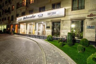 Продаю 4-комнатную квартиру, 195кв. м., этаж - 5/6, ул.Орозбекова/ул.Московская.