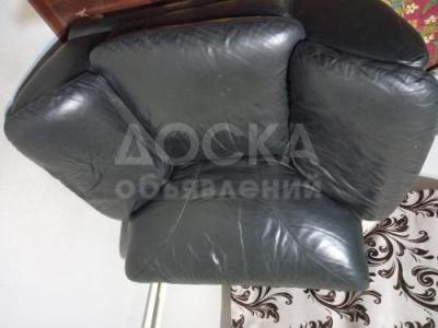 КРЕСЛО КОЖАНОЕ И ТКАНЕВОЙ ОБИВКОЙ