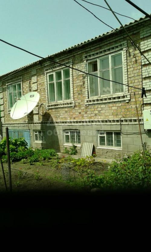 Продаю дом 3 спальни,зал,кухня,ванная,туалет,имеется подвал-ком., 80 м2кв. м., этаж-1, 7,5-сот., стена кирпич, Ул. Тюменская.