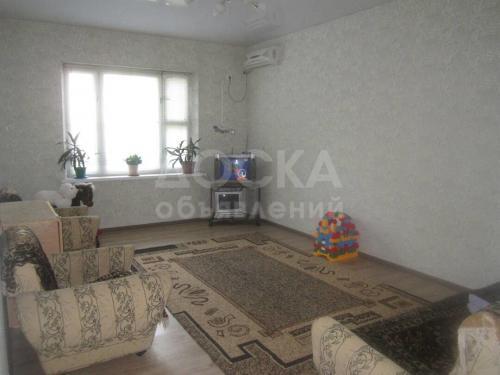 Продаю квартиру 2-ком., 105 сериякв. м., этаж - 1/3, 1 мкр.