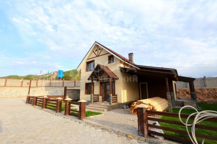 Продаю коттедж, 6-ком., 208кв. м., этаж-2, 4,5-сот., стена кирпич, ул. Чон -багыш,