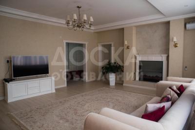 Продаю 5-комнатную квартиру, 220кв. м., этаж - 1/1, Пр Мира/Ж.Жолу.