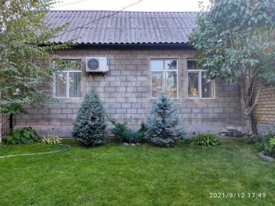 Продаю дом 3-ком. 61кв. м., этаж-1, 4-сот., стена саман, ул. Островского, 5.