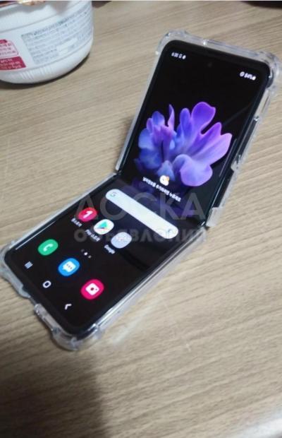 SAMSUNG GALAXY Z FLIP