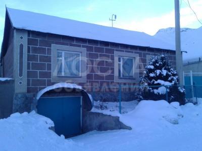 Продаю дом 6-ком., 132кв. м., этаж-1, 4-сот., стена кирпич, г.Нарын ул. Умут 13.