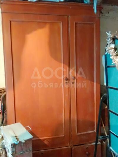 Продаю деревянный шкаф СССР