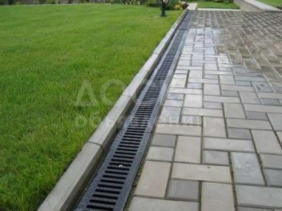 Поверхностные водоотводные лотки.