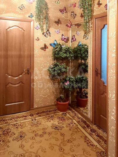 Продаю 2-комнатную квартиру, 47кв. м., этаж - 1/5, мкр. 1.