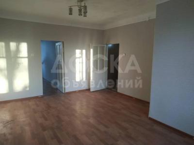 Продаю 2-комнатную квартиру, 43кв. м., этаж - 3/3, Пишпек.