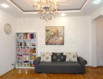 Продаю 2-комнатную квартиру, 55кв. м., этаж - 3/4, Советская/Боконбаева.