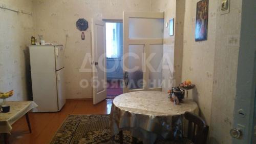 Продаю квартиру 3-ком., 62кв. м., этаж - 1/2, Кара-суу.