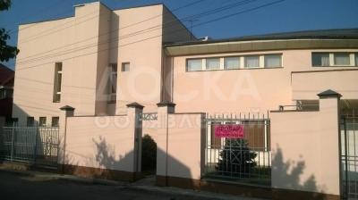 Продаю дом 4-ком., 450кв. м., этаж-2, 7-сот., стена кирпич, Медерова.