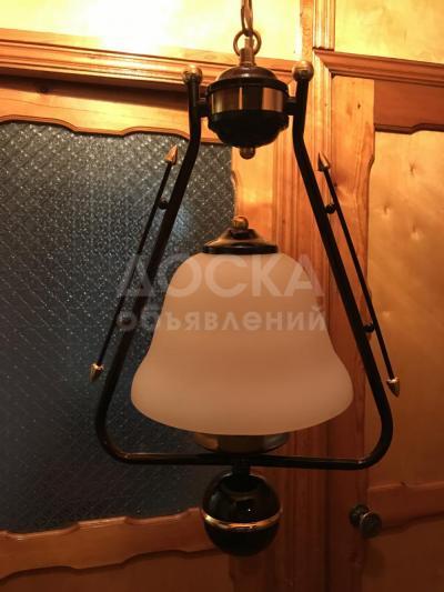 Продаю Люстры разные