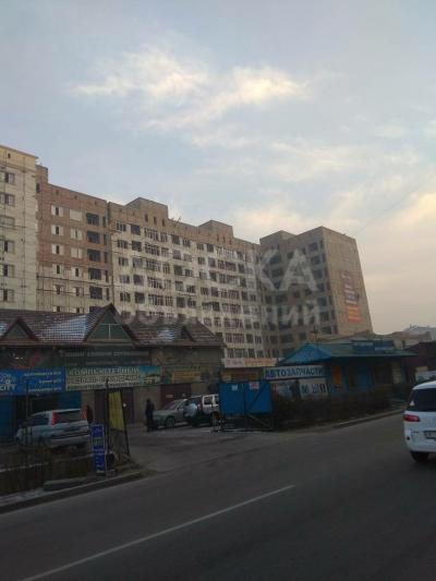 Продаю квартиру 3-ком., 100кв. м., этаж - 4/10, 6 мкр ул.Каралаева.