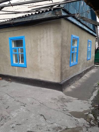 Продаю участок 4,5с + дом  4 ком 40 км2  вода, газ  цен /отоп + хоз постройки р/н ТЭЦ  за магаз. Глобус ул. Хивинская д.38, 38000$ 0555218870