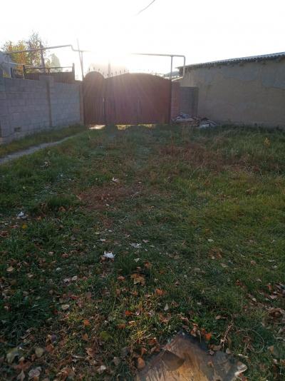 Продаю. Новый дом Арча-Бешик 5 комнат, времянка, баня, газ, свет,вода. Уч-к 8 соток. Рядом школа, спорткомплекс. Цена 80 тыс.$ тел. 0222014706; W/app +79624874115