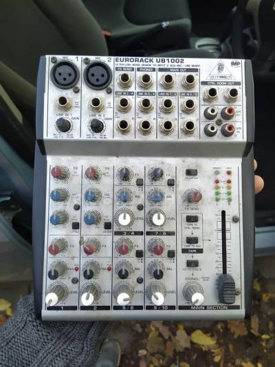 Продаю микшер
Behringer 5000 сом