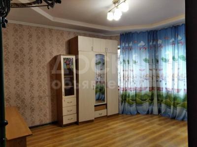 Продаю дом 5-ком. 112кв. м., этаж-1, 4,2-сот., стена кирпич, Ахунбаева.