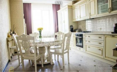 Продаю 4-комнатную квартиру, 155кв. м., этаж - 6/8, 7мкр