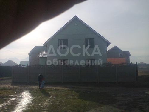 Продаю дом 5-ком., 120кв. м., этаж-2, 5-сот., стена кирпич, ЖМ Ак-Ордо.