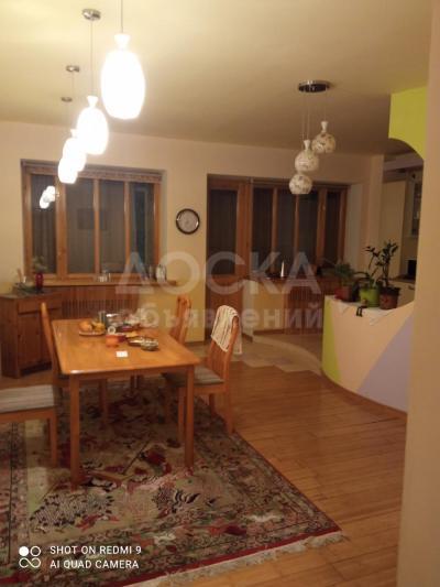 Продаю 4-комнатную квартиру, 180м2кв. м., этаж - 1/6, Московская 143.