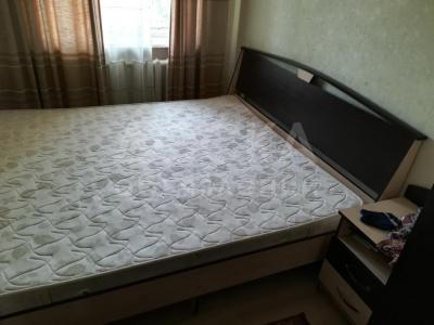 Продаю двуспальную кровать б/у с матрацем размер 190х180