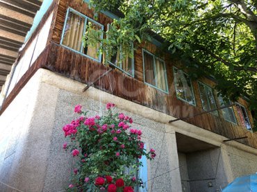 Продаю дом 6-ком., 190кв. м., этаж-3, 12-сот., стена кирпич, Горького.