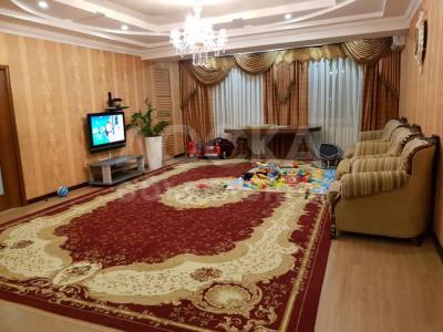 Продаю 4-комнатную квартиру, 220кв. м., этаж - 7/9, Центр.